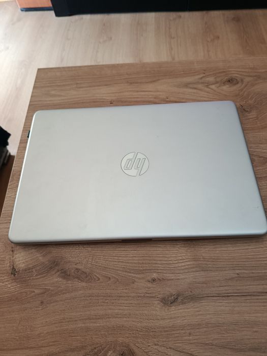 Laptop HP srebrny
