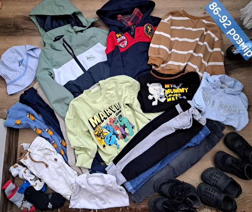 Продам лот одягу на хлопчика розмір 86-92.