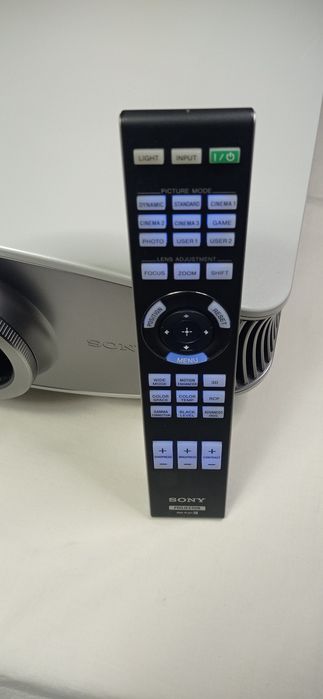 Продам качественный проектор Sony VPL-VW50