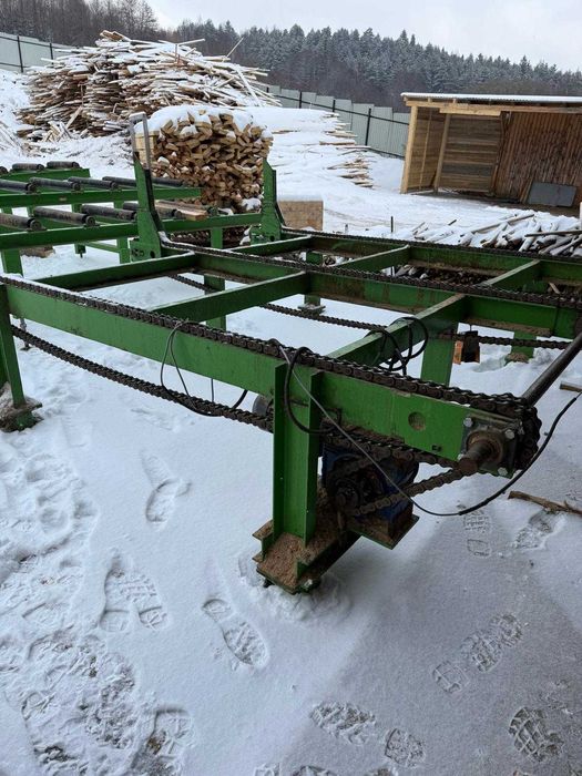 Podajnik boczny do drewna.