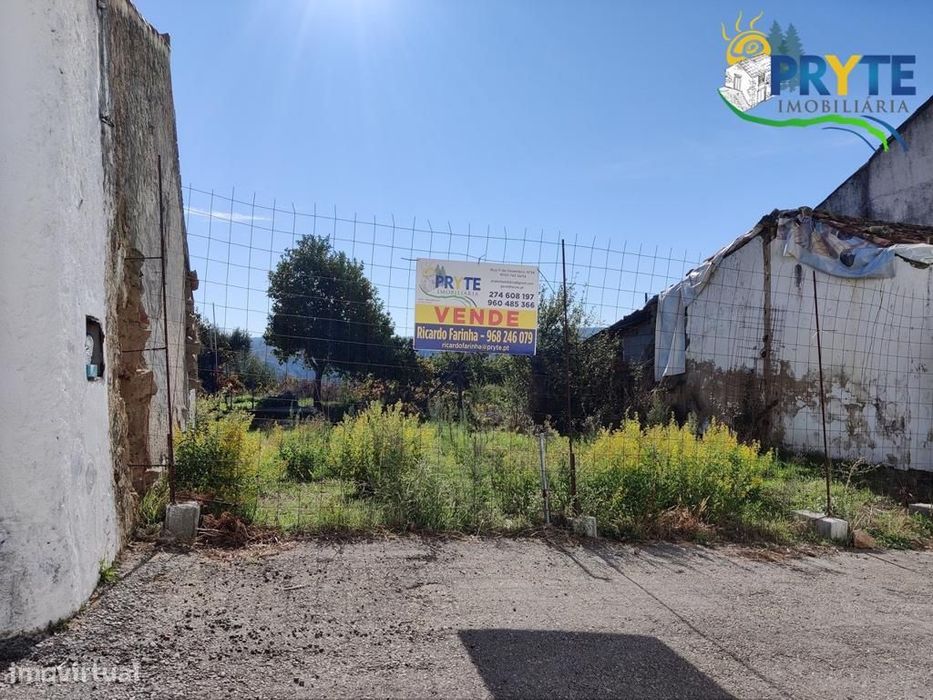 Ruína demolida com uma tira de terreno situada em Belver