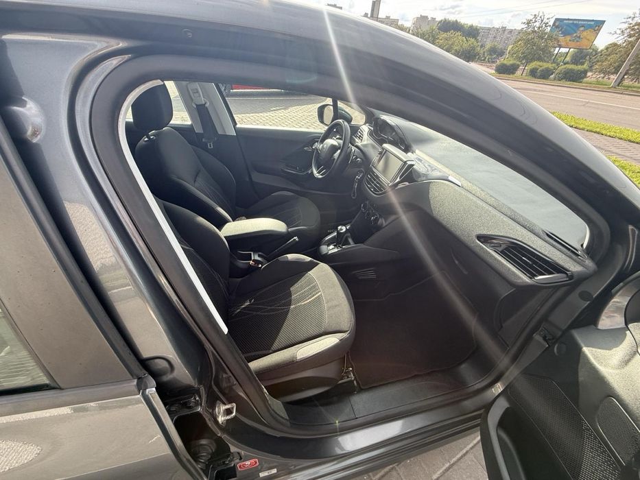 Продам Peugeot 208