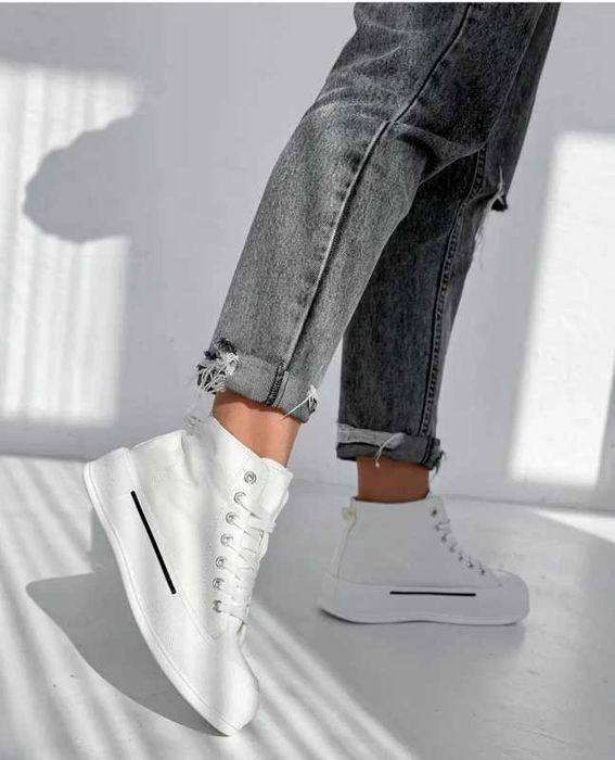 взуття  кросівки фірмові