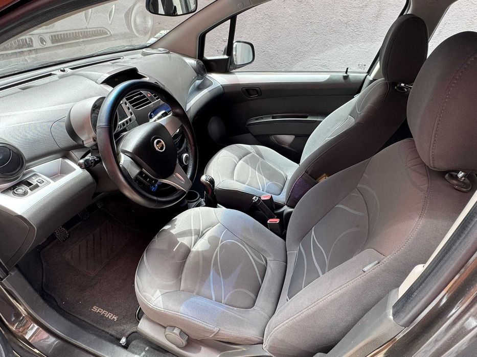 Vendo Chevrolet Spark LT, ano 2011.