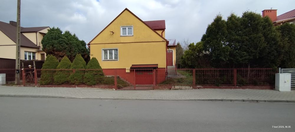 Dom na spokojnym osiedlu