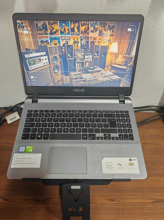 Portátil ASUS i7-8550U / 8GB / SSD 256GB / MX110
