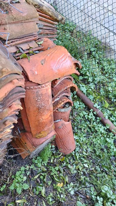 Stara dachówka 350-400 szt, tanio sprzedam.