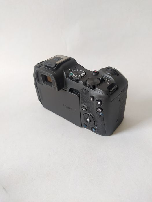 Повнокадровий  фотоапарат Canon EOS R8 Body (5803C019) Новий / Гарантія / Р8 Боді