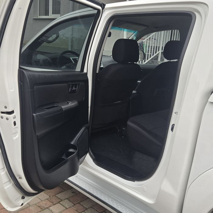 Продам Toyota Hilux 2013