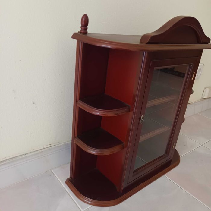 Armário de parede pequeno