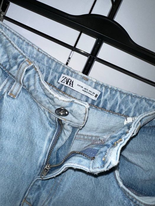 Джинси голубі ZARA 38 розмір з рваними колінами