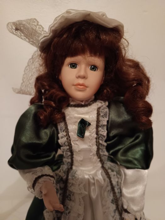 Boneca de porcelana  dama antiga