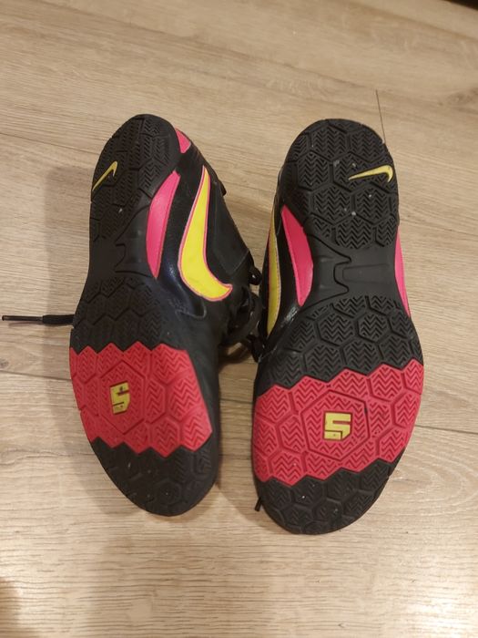 Buty halowe bezkorkowe do pilki noznej 40