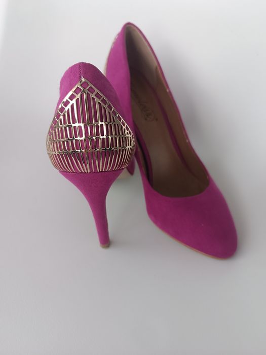 Szpilki fuksja złoto