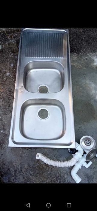 Dishwasher with draining board435562293977436161