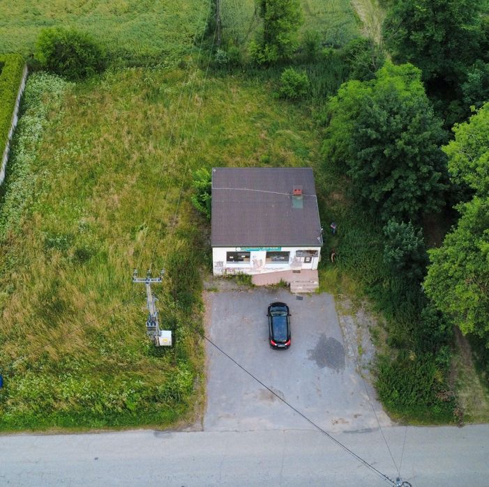 Sprzedam budynek sklepu wraz z działką 16arów położony w Książnicach W