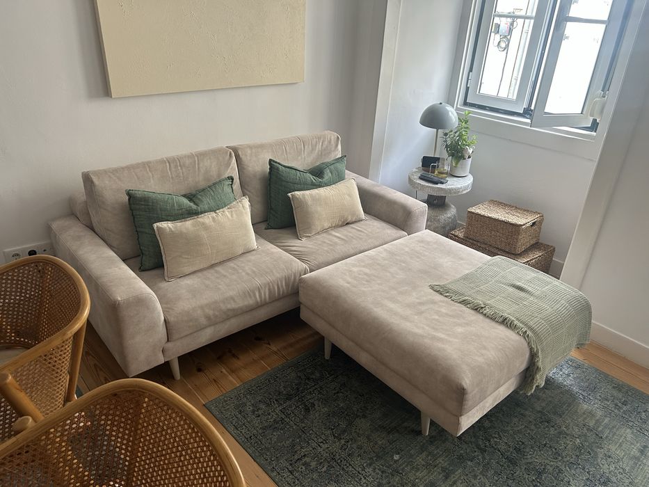 Sofá + Puff Beige - Antarte (Preço novo: €2.050)