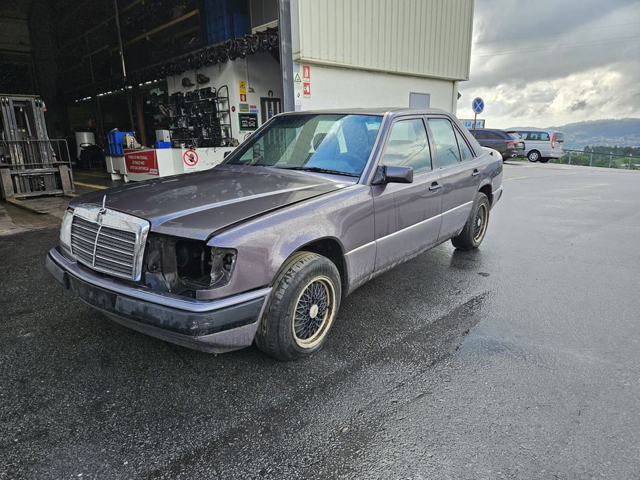 Mercedes-Benz Class E 300D W124 de 1992 para peças