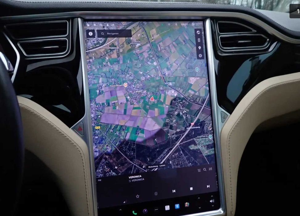 Tesla Model S
85 CCS