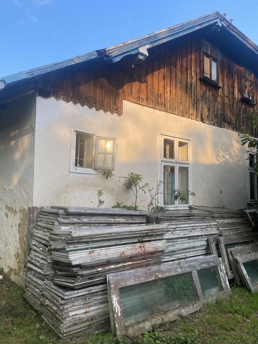 Житловий будинок з ділянкою