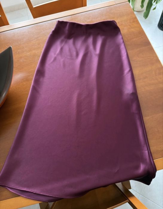 Saia de cetim rosa senhora