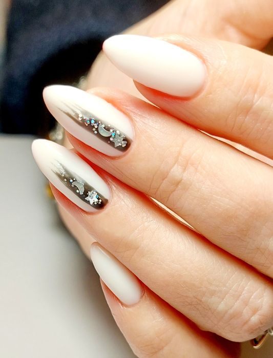 Маникюр, педикюр, наращивание.