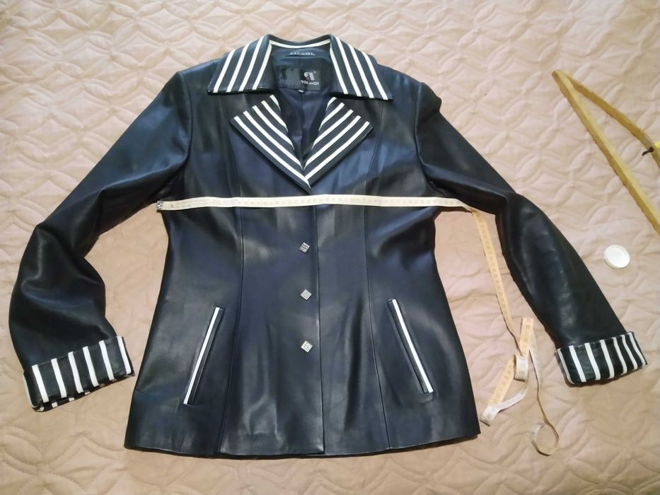 Женская кожаная куртка (мягкая кожа с приятным запахом)