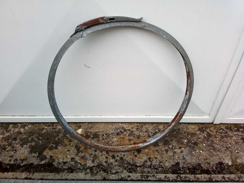 Vendo bidão de plástico para drift e grampo de metal.