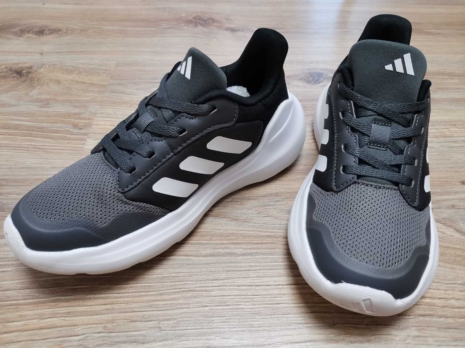Продам кросівочки Adidas Tensaur Run 2.0 35,5 розміру.