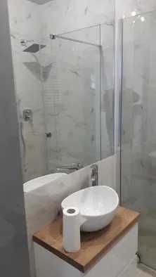 Kompleksowe remonty łazienek, malowanie natryskowe,montaż paneli .