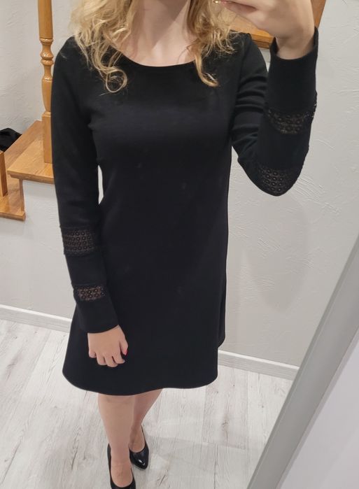 Piękna I elegancka czarna sukienka z koronką