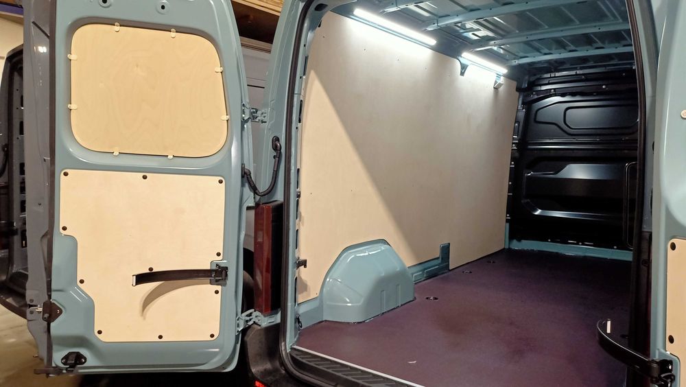 Zabudowa samochodu auta dostawczego Renault Master L3H2