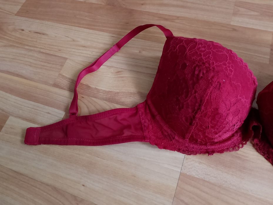 Koronkowy biustonosz stanik 75C