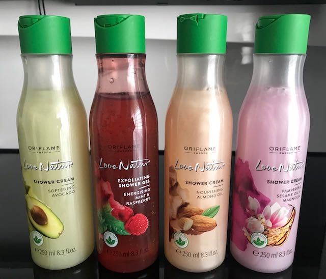 3 Géis de Banho (Abacate, Amêndoa, Magnólia) + 1 Esfoliante Framboesa