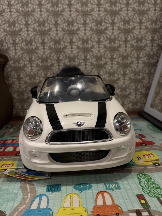 Дитяча машинка Mini Cooper, стильний дизайн, чудовий стан