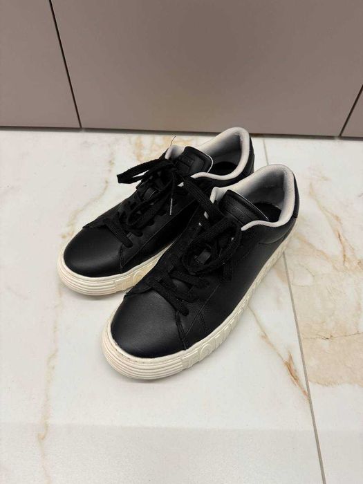 Tommy Hilfiger Sneakers (42)