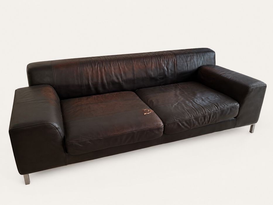 Sofá IKEA em pele castanha – 3 lugares