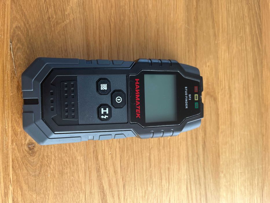 Detektor kołków HANMATEK SF1 4w1 – drewno, metal, kable AC