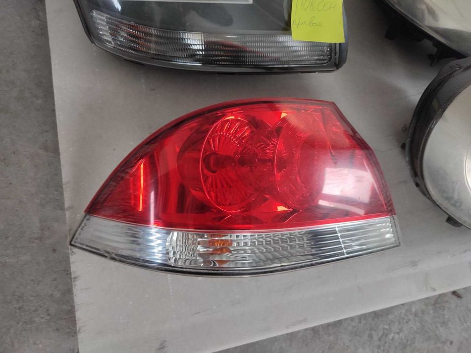 Фара Mitsubishi Outlander