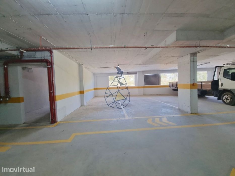 Garagens Box à Venda em Portimão — de 16 m² a 28 m², entre a estação d