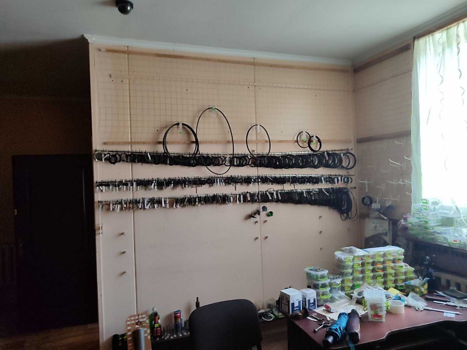 Продам  виробничо складськi примiщення Пр-т Миру 243. м.Чернiгiв