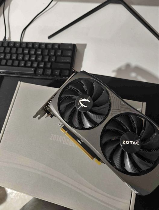 Zotac RTX 4060 Twin Edge 8GB — como nova, com caixa