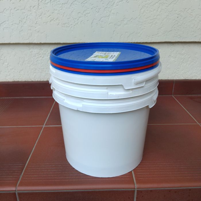 Продам відра 10 літрів