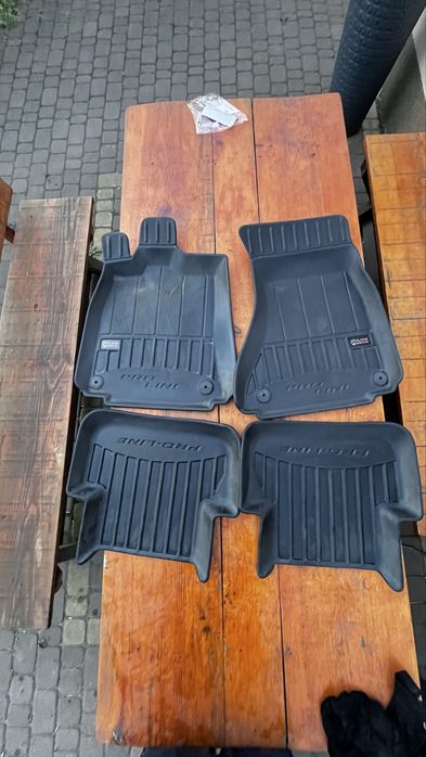 Sprzedam gumowe dywaniki marki Proline do Audi A4 B8 Kombi.