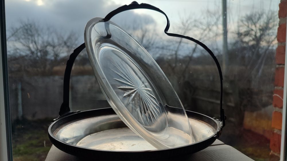 Старовинна велика фруктовниця кошик