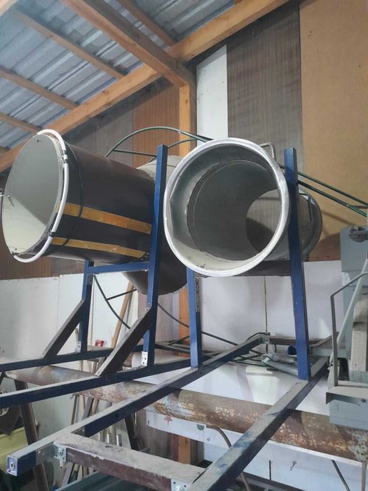 Stojaki choinkowe ekspozycyjne na punkt sprzedaży