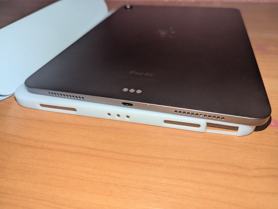 Apple iPad Air 5 (M1) 64GB Wi-F  без нюансів особиста зустріч