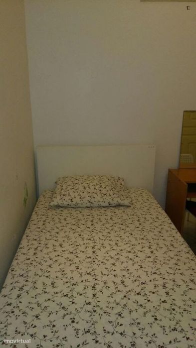 Quarto - localizado em Alameda Lisbon