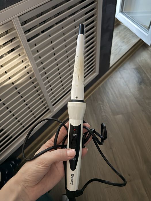 Плойка Geemy GM-2815 конусна професійна для ідеальних локонів біла