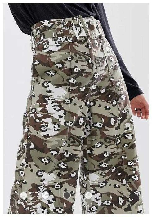Камуфляжные широкие брюки с высокой посадкой Asos, р. XS/S